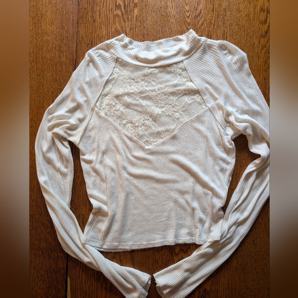 White high neck lace long sleeve cropped top